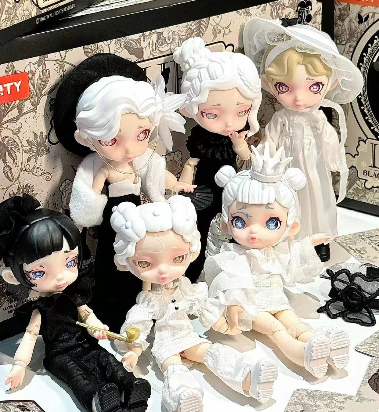 Laura Black and White Spectrum Series bjd blind box